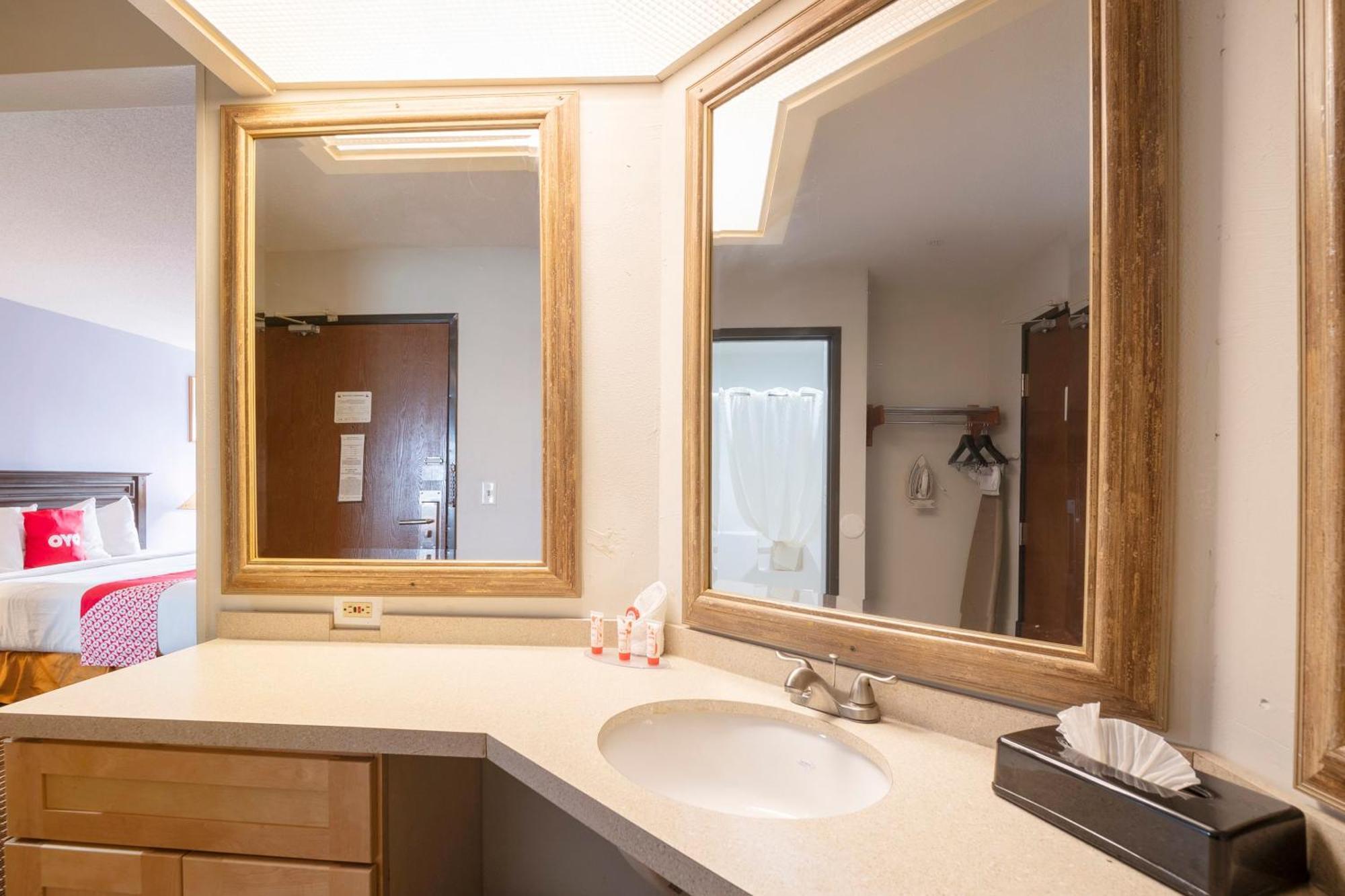 Oyo Townhouse Houston Airport North Hotel Ngoại thất bức ảnh