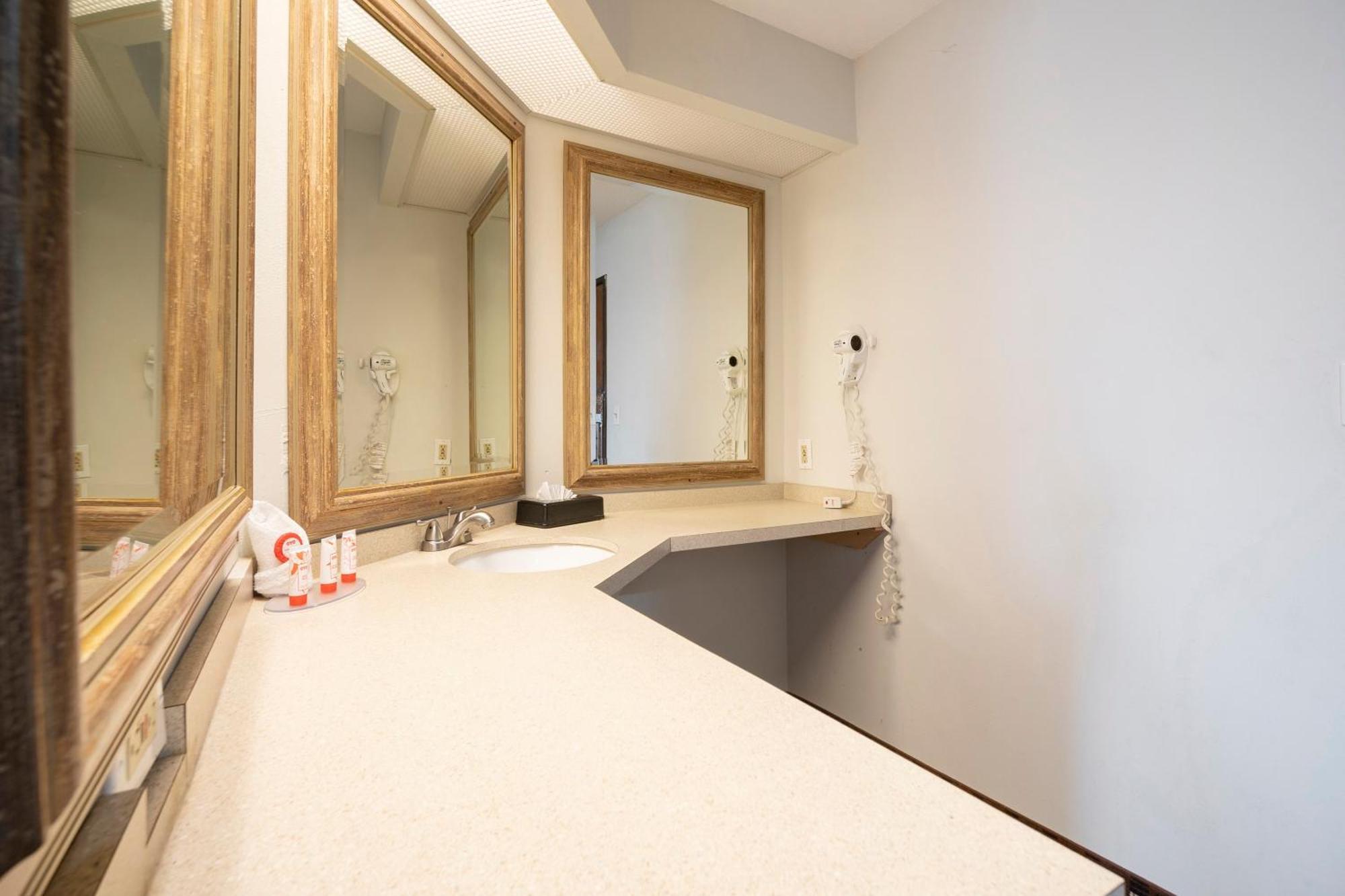 Oyo Townhouse Houston Airport North Hotel Ngoại thất bức ảnh