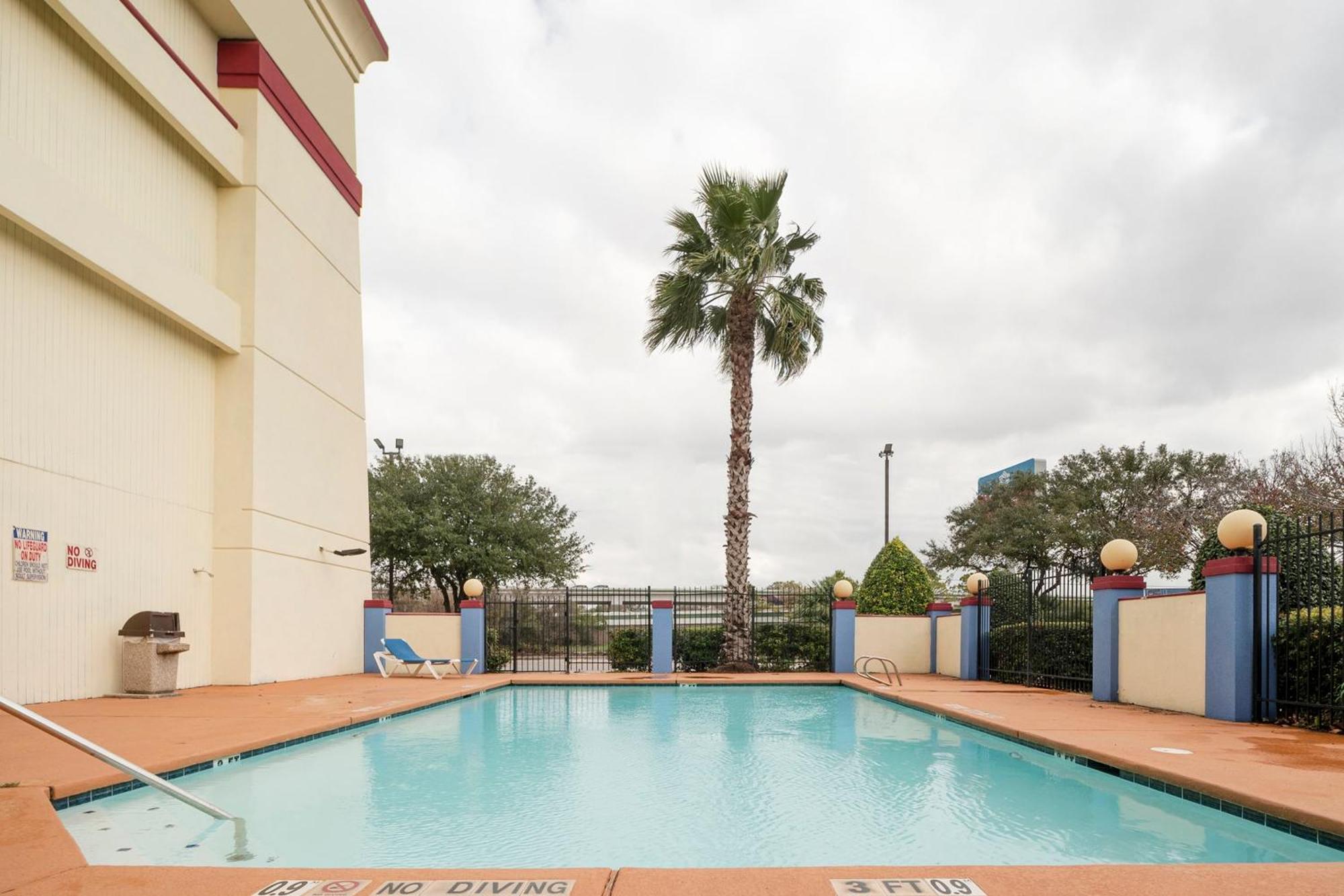 Oyo Townhouse Houston Airport North Hotel Ngoại thất bức ảnh